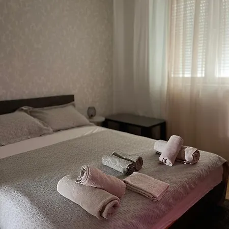 Lana Apartment *